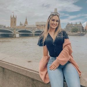 Meet your Posher, Alicia marie